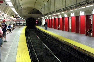 Red Line platforms at Park Street station