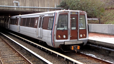 Blue Line train at Arlington Cemetery