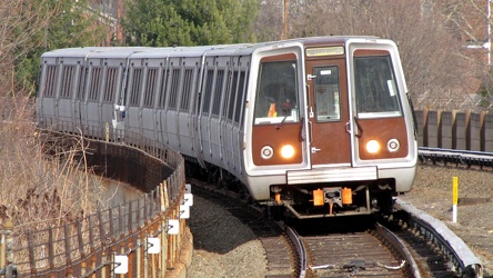 Yellow Line train approaching King Street station