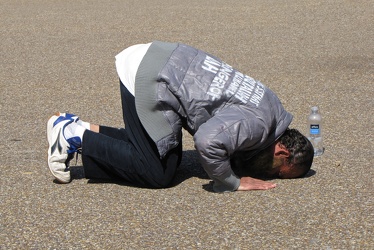 Man praying on Pennsylvania Avenue NW [02]