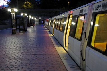 Red Line train at Grosvenor-Strathmore station [01]