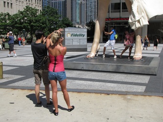 Taking photos at the Marilyn Monroe sculpture