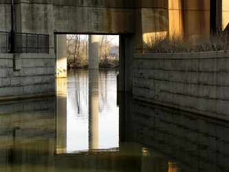 Richmond floodwall opening for Canal [03]