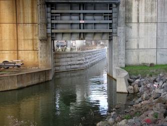 Richmond floodwall opening for Canal [01]