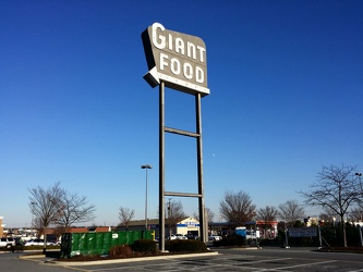 Vintage Giant Food sign in Laurel, Maryland [01]