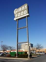 Vintage Giant Food sign in Laurel, Maryland [02]