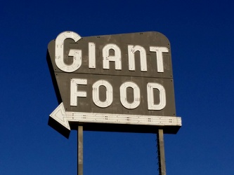 Vintage Giant Food sign in Laurel, Maryland [03]