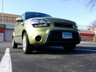 Salt-covered Kia Soul [02]