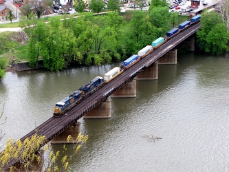 Freight train on CSX Shenandoah Subdivision