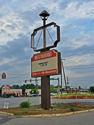 Former Shoney's sign in Waynesboro, Virginia [01]