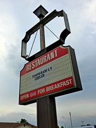 Former Shoney's sign in Waynesboro, Virginia [02]