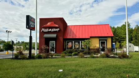 Pizza Hut in former Long John Silver's building [01]