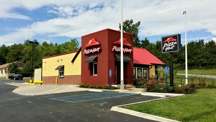 Pizza Hut in former Long John Silver's building [02]