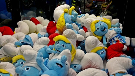 Smurfs in a claw machine