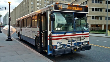 Metrobus 2137 at L'Enfant Plaza [01]