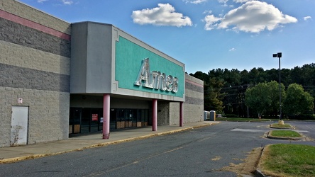 Former Ames store at Diamond Point Plaza [04]