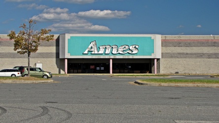 Former Ames store at Diamond Point Plaza [09]