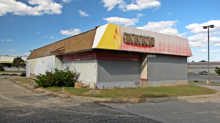 Former Hardee's restaurant at Diamond Point Plaza