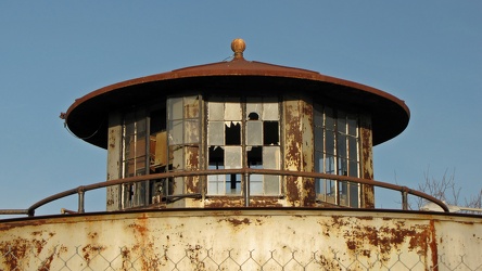 Broken windows at Lorton Reformatory [01]