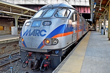 MARC locomotive 25 at Baltimore Penn Station [01]