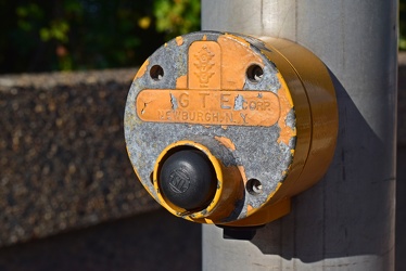 Pedestrian signal call button