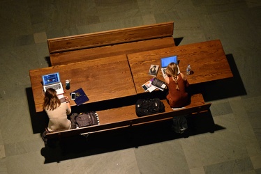 Students in the Cathedral of Learning [01]