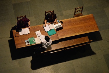 Students in the Cathedral of Learning [02]