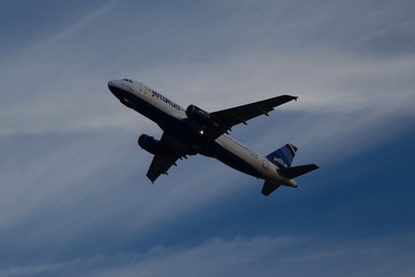 N638JB departing Washington National Airport