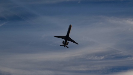 Delta Connection airliner departs Washington National Airport [01]