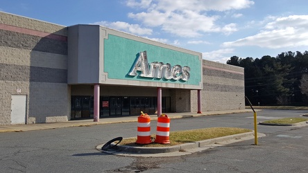 Former Ames store at Diamond Point Plaza [12]