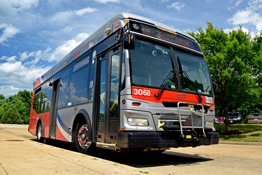 Metrobus 3068 at Southern Avenue station