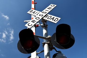 Railroad crossing signal at Route 608 [02]