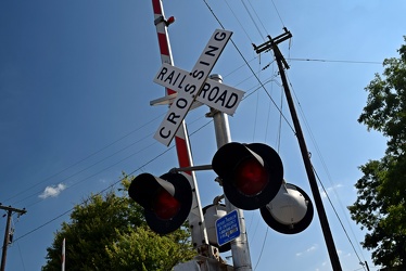 Railroad crossing signal at Route 608 [01]