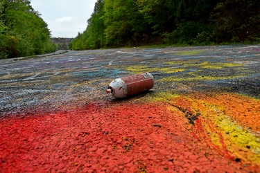 Discarded spray paint can [05]