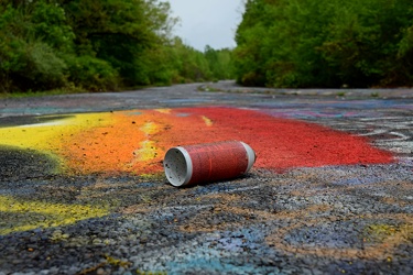 Discarded spray paint can [07]