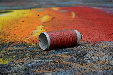 Discarded spray paint can [08]