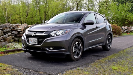 Honda HR-V at SS Peter & Paul Cemetery [02]