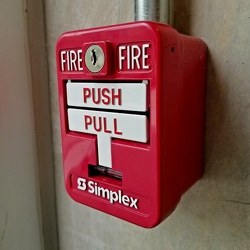 SigCom pull station with Simplex branding