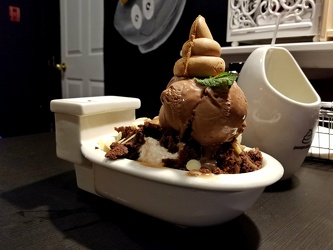 Sundae at Poop Cafe [02]