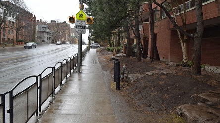 Sidewalk on Avenue Road