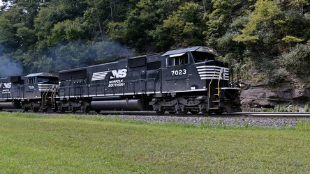 Norfolk Southern 7023 and 7024