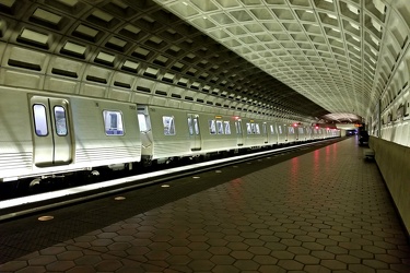 Orange Line train at Ballston-MU [03]