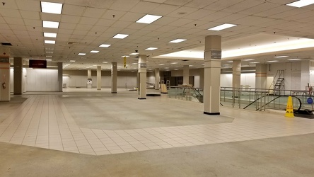 Vacant second floor at Sears in Security Square Mall [01]