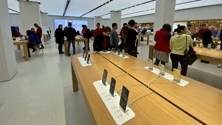 Apple Store at Montgomery Mall [02]