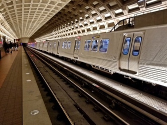 Blue Line train at Pentagon City [03]