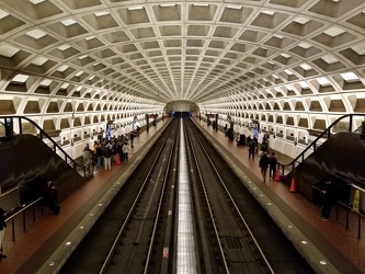 Pentagon City station [08]