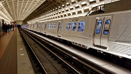 Blue Line train at Pentagon City [02]