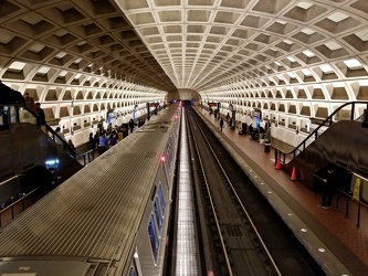 Yellow Line train at Pentagon City [01]