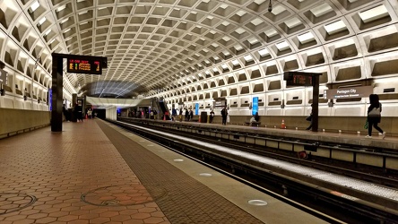 Pentagon City station [06]