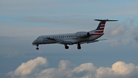 N625AE landing at Baltimore-Washington International Airport (BWI) [05]